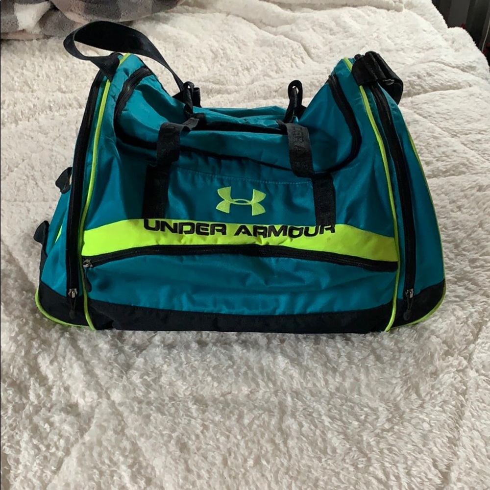 Under Armour duffle/gym bag!!